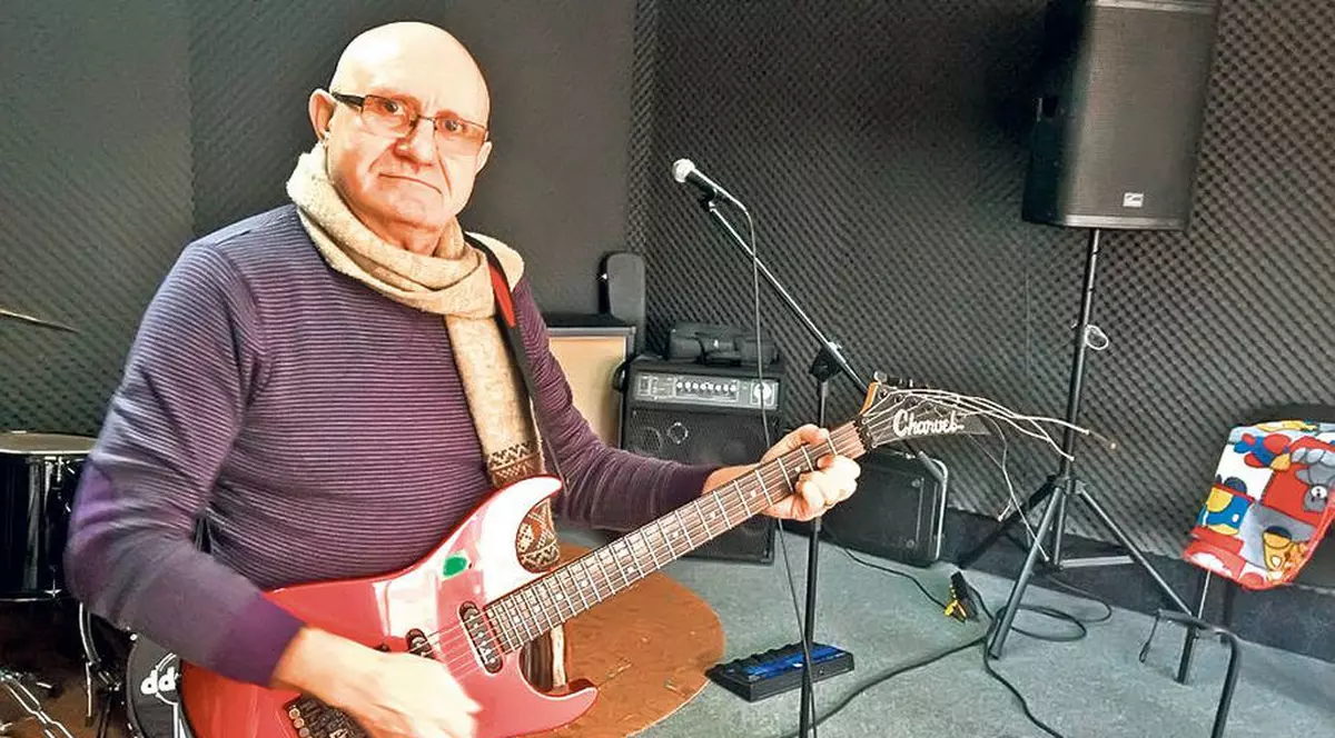 EXCLUSIV/ Singurul membru fondator al trupei în viață, Costi Cămărășan despre solistul ce și-a însușit titulatura Compact: ”Paul Ciuci își bate joc de o legendă a muzicii românești”