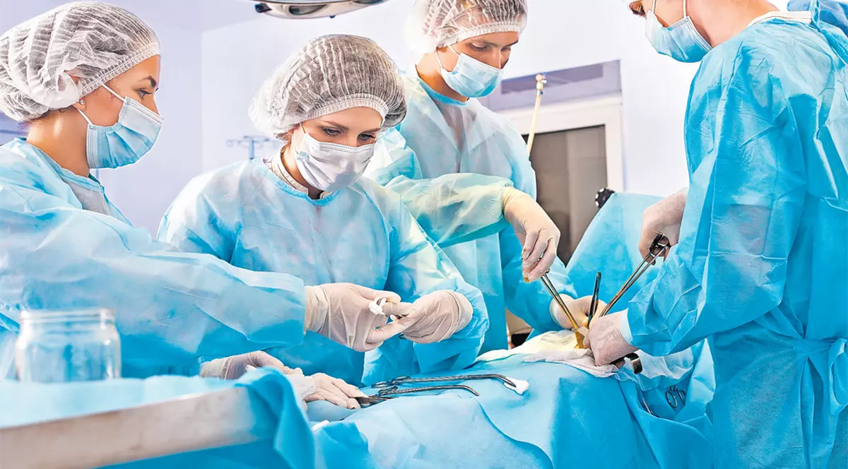 Ne-au luat MEDICII BUNI? SĂ NE PLĂTEASCĂ PENTRU EI!