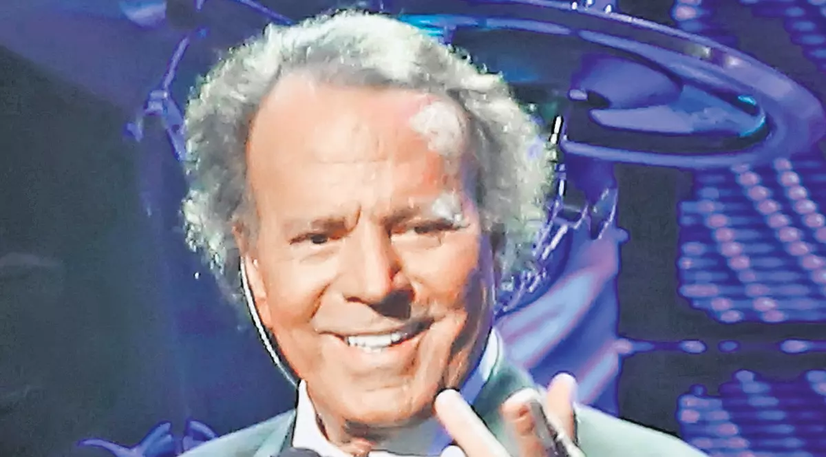 Julio Iglesias vrea să mănânce mâncare românească