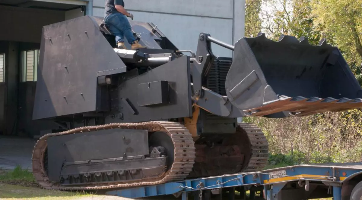 Halucinant! 24 de separatişti veneţieni, arestaţi după ce au transformat un buldozer într-un tanc | FOTO