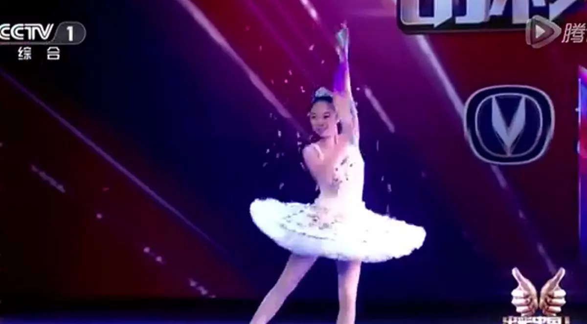 SENZAŢIONAL! Ce face BALERINA asta pe scenă E IREAL | VIDEO