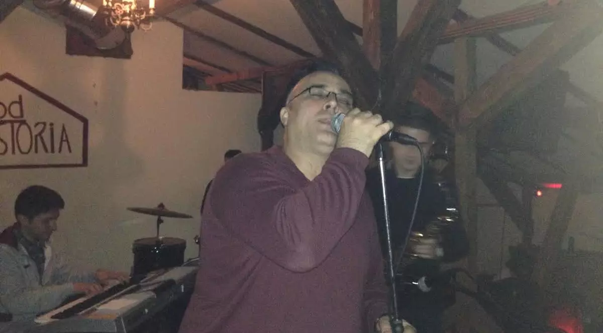 Cristian Faur, compozitorul succeselor româneşti la Eurovision, îşi face de cap nopţile prin cluburi