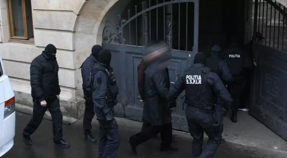 PERCHEZIŢII la 23 de adrese din Bucureşti şi la Spitalul de Arşi: Sunt vizaţi medici care ar fi făcut ILEGAL operaţii estetice