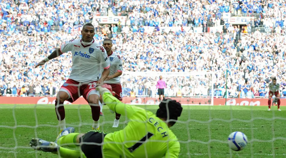 Scandalul meciurilor trucate se extinde în Anglia! Încă şapte fotbalişti arestaţi