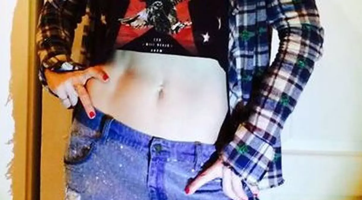 CÂTE n-ar VREA să ARATE ca ACEASTĂ DIVĂ de la NOI? ABDOMEN super LUCRAT, tocmai BUN DE ARĂTAT!