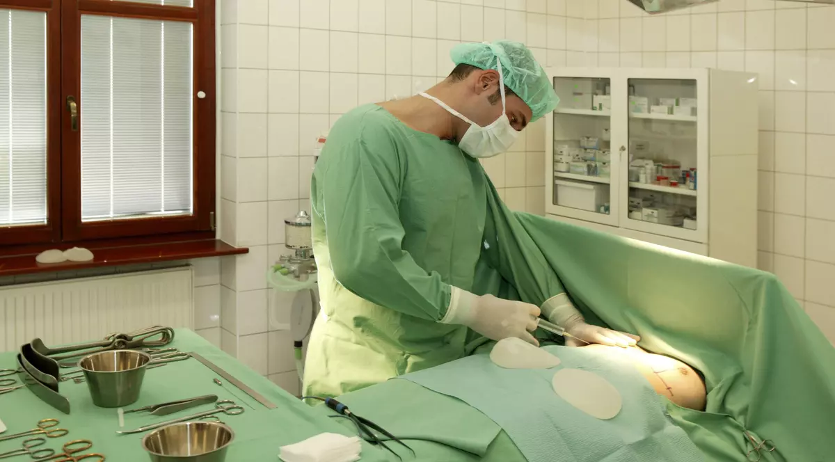 IREAL! Doctorii ÎŞI UITAU PLICURILE CU ŞPAGĂ în halate! STENOGRAMELE SILICOANELOR