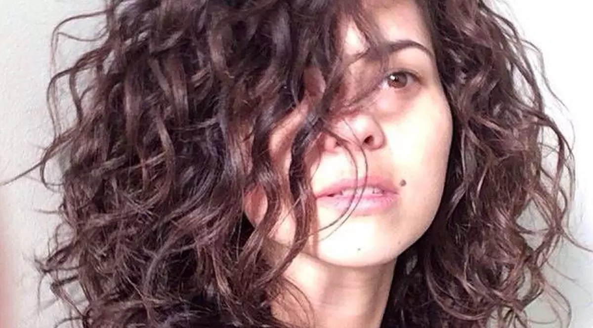 INNA îşi SCOATE BUSTUL la ÎNAINTARE! IMPOSIBIL să RĂMÂI INSENSIBIL!