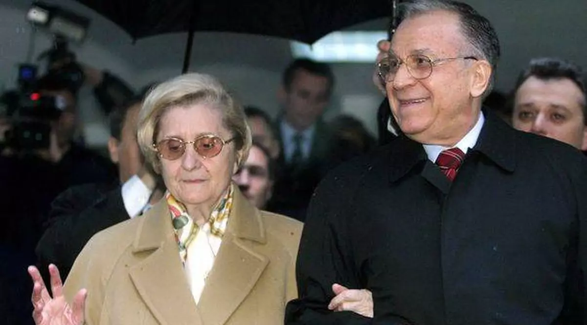 Ion Iliescu are un oaspete special de ziua lui. Cine îl vizitează