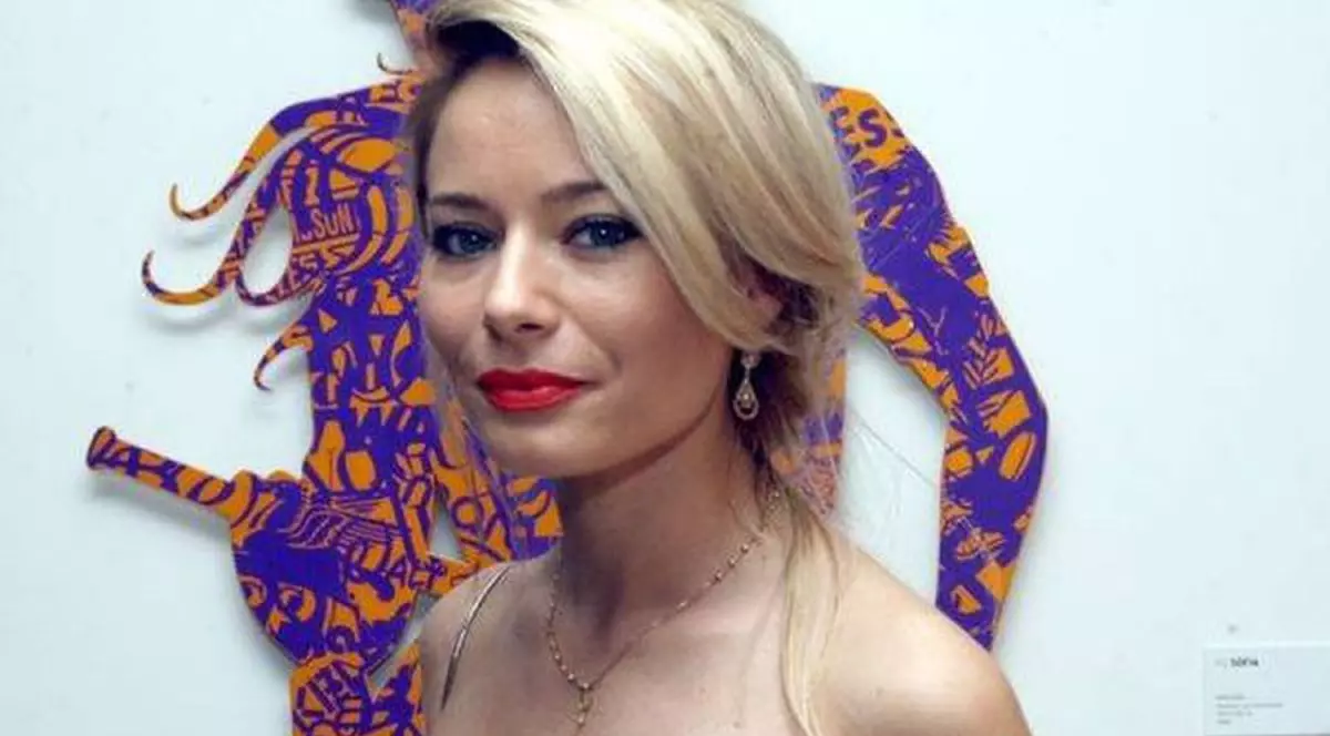 ADEVĂRATA FAŢĂ a LAUREI COSOI! Vezi cum arată BLONDA FĂRĂ FARD!