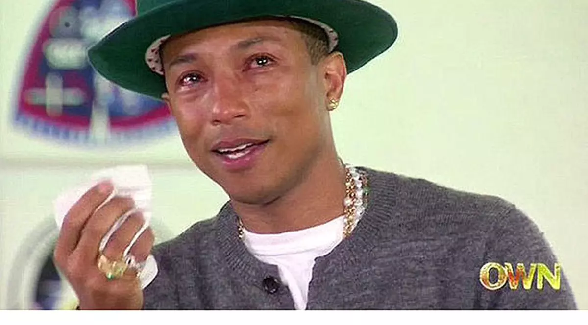 I-au curs ŞIROAIE de LACRIMI din cauza PIESEI "HAPPY"! PHARRELL a plâns când şi-a AUZIT MELODIA. Vezi ce l-a EMOŢIONAT | VIDEO