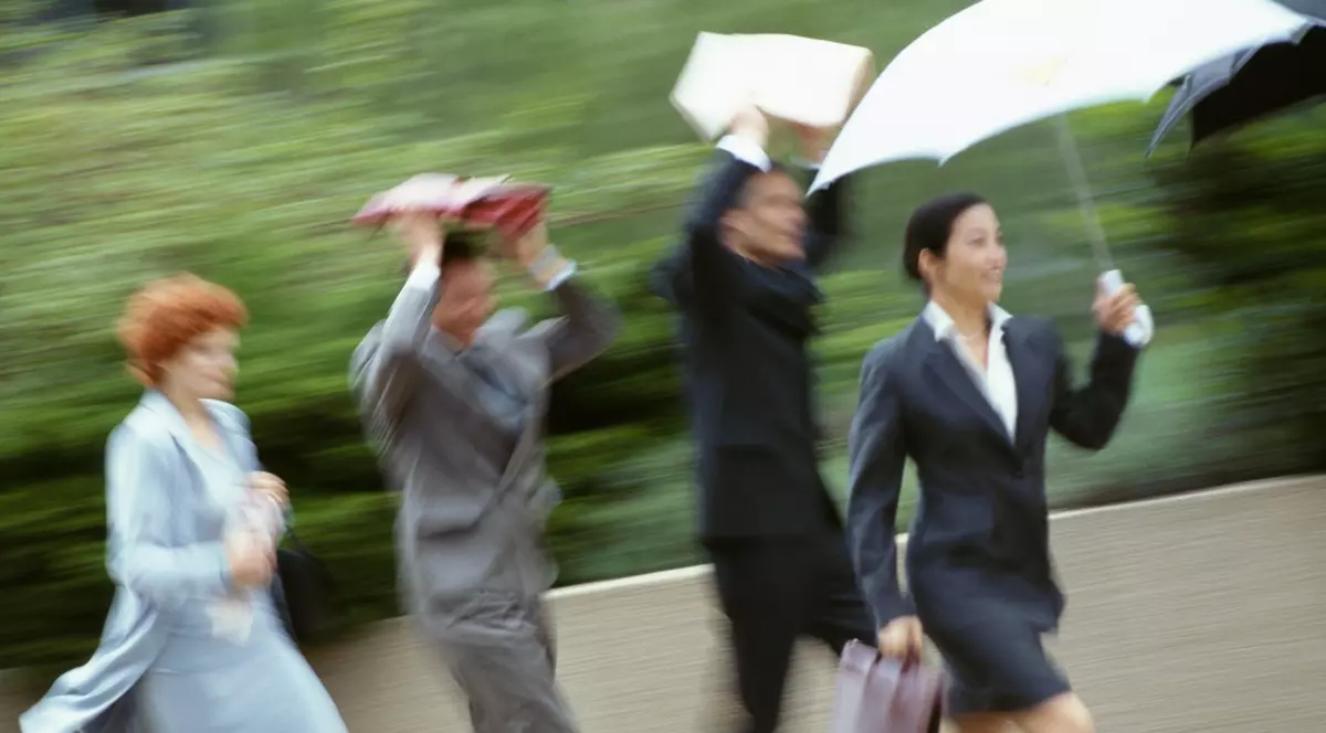 PLOI în AVERSE, TUNETE și FULGERE. Vezi PROGNOZA METEO pe 3 zile!