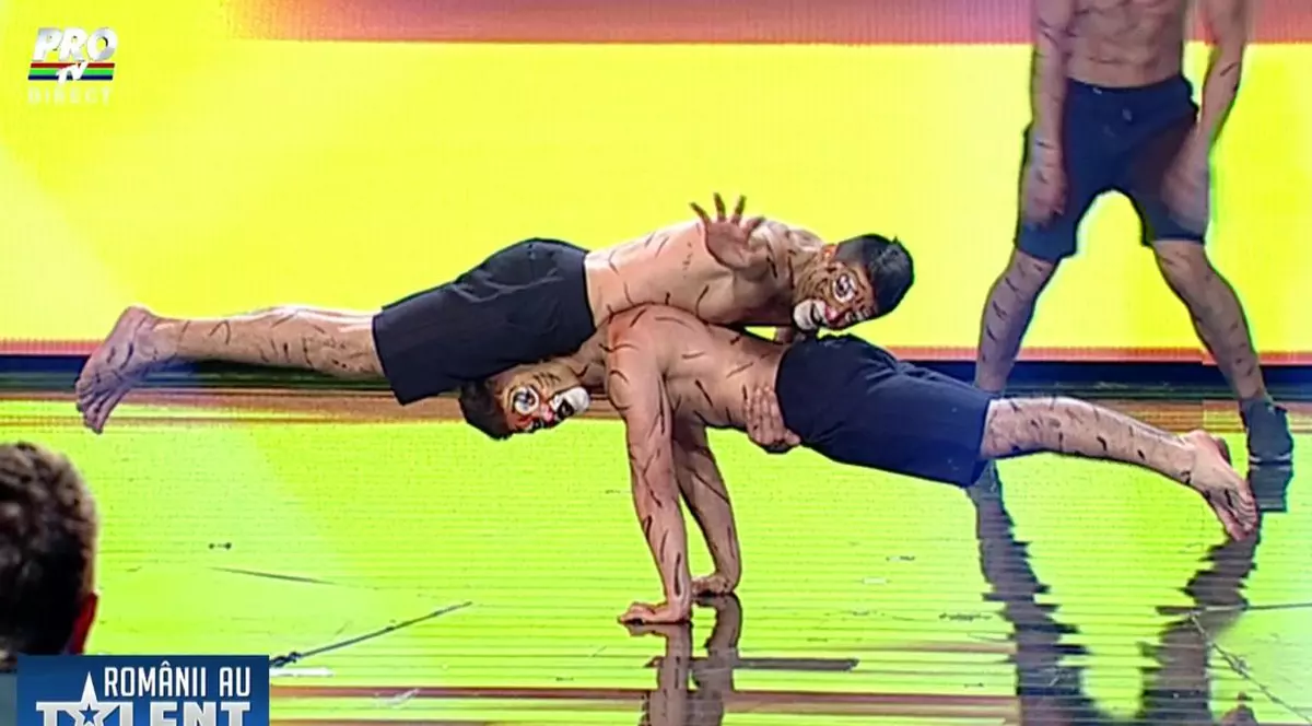 ROMÂNII AU TALENT | Au stat în mâini pe scenă, dar MIHAI PETRE i-a desfiinţat. "Aţi fost caraghioşi"