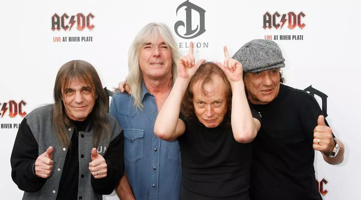 VESTE GROAZNICĂ pentru FANII AC/DC! CHITARISTUL trupei a suferit un ATAC CEREBRAL!