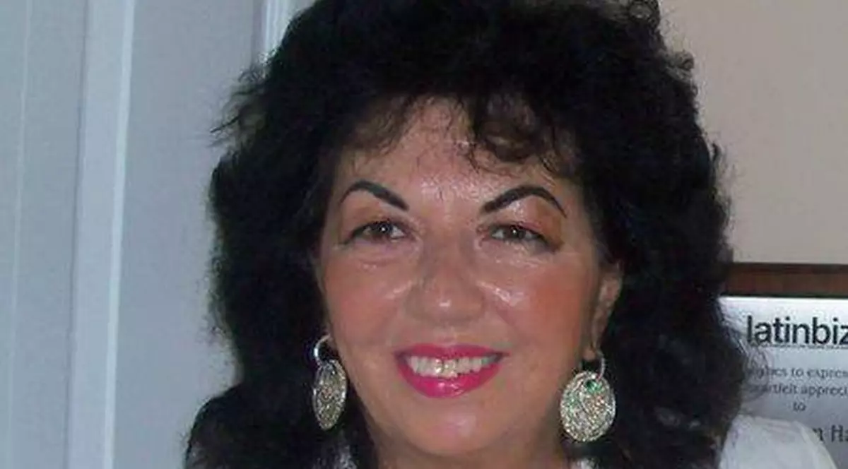 BUNĂ de TOT! Cum ARĂTA CARMEN HARRA la 19 ani!