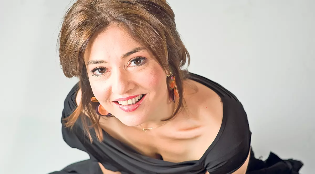 Oana Sîrbu A DAT-O PE MANELE! IMAGINI în PREMIERĂ