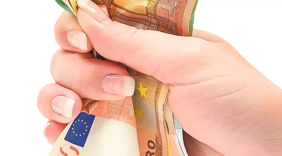 Românii ar putea primi minimum 500 de euro lunar