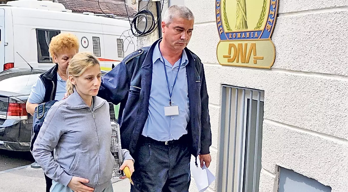 Diana Nemeş, apariţie-şoc la intrarea în DNA! Sarcina avansată a scăpat-o de cătuşe