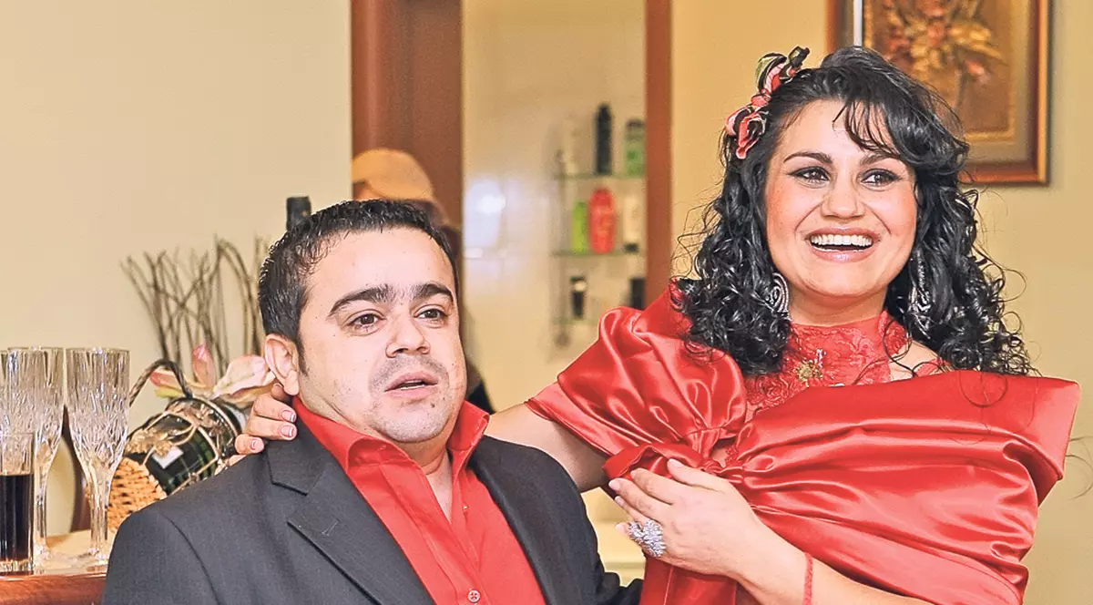 Aşchia nu sare departe de trunchi! Adi Minune şi-a răpit nevasta minoră!
