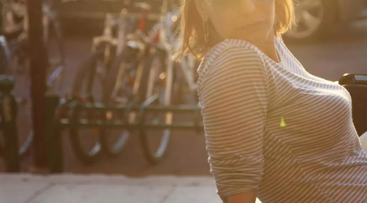 Andreea Esca, SUPRINSĂ CÂND PRIVEA CU INVIDIE o colegă MAI TÂNĂRĂ | FOTO