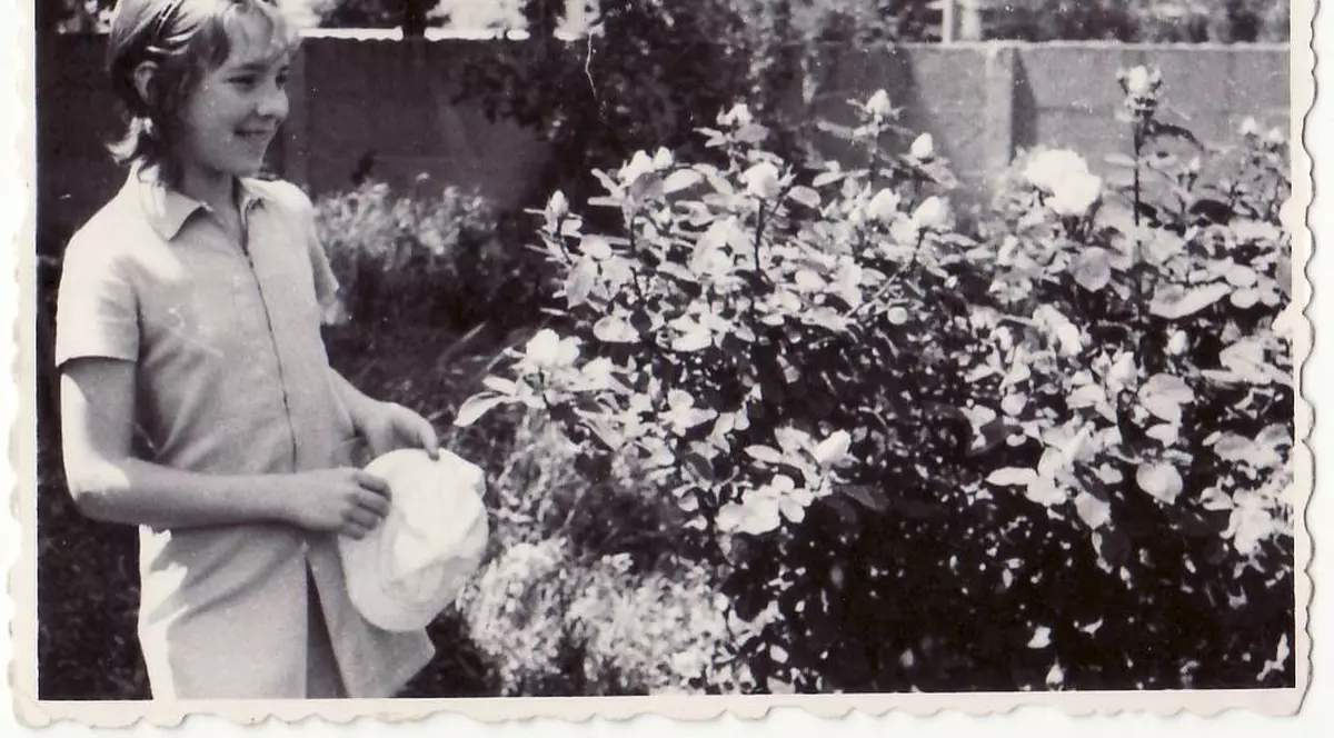 Nu se lansase în muzică, dar VISA LA ASTA. Tu ŞTII CINE ESTE fetiţa cu bentiţă?