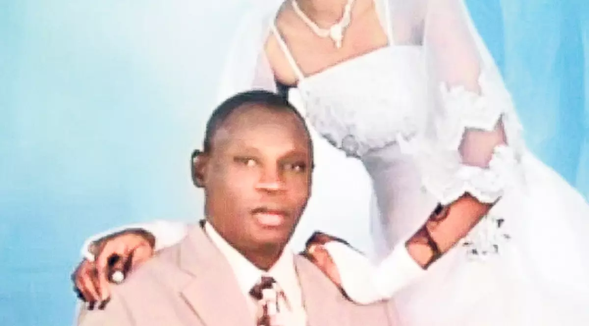 O lasă să nască, apoi o spânzură