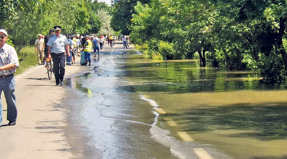 DUNĂREA «a înecat» FALEZA la Galaţi