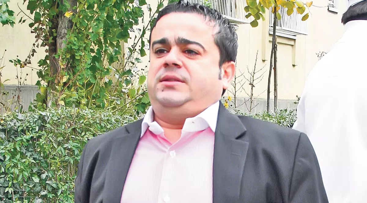 Patul e PREA MARE pentru Adi Minune | FOTO