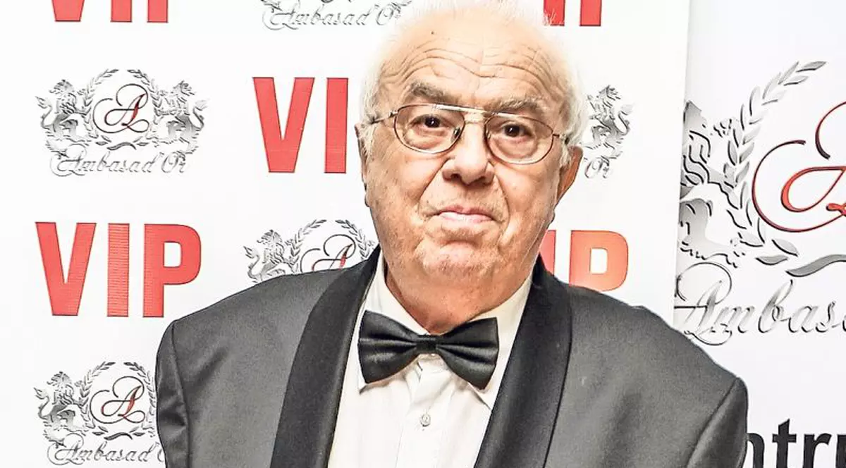 Alexandru Arşinel şi-a pus alarme şi camere video în vila de vacanţă de pe Litoral!