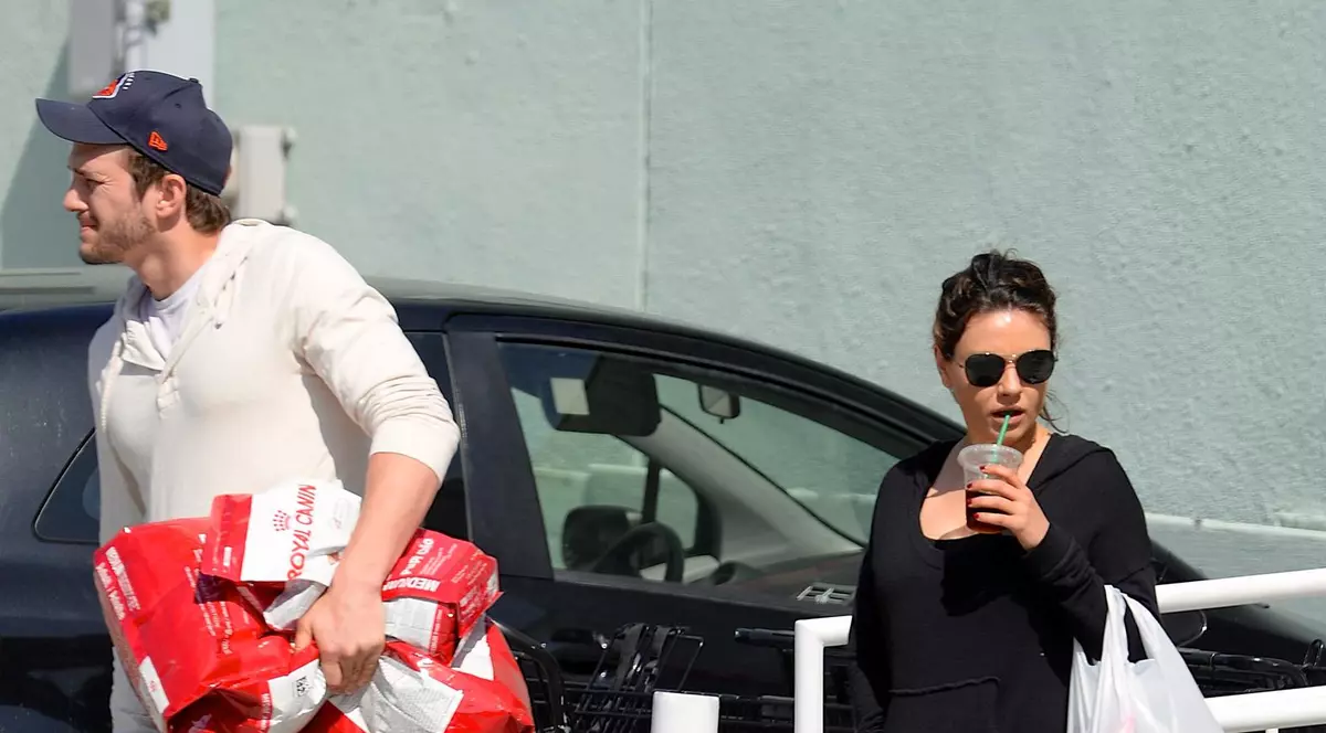 Ashton Kutcher şi Mila Kunis se PREGĂTESC să devină PĂRINŢI! Uite pe ce au CHELTUIT MILIOANE de dolari