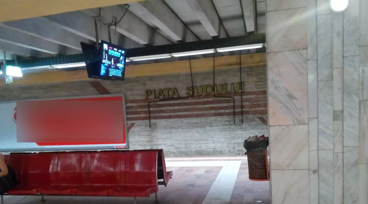 REVOLTĂTOR! MIZERIA CRASĂ DOMNEŞTE în staţia de metrou Piaţa Sudului! FOTO EXCLUSIVE
