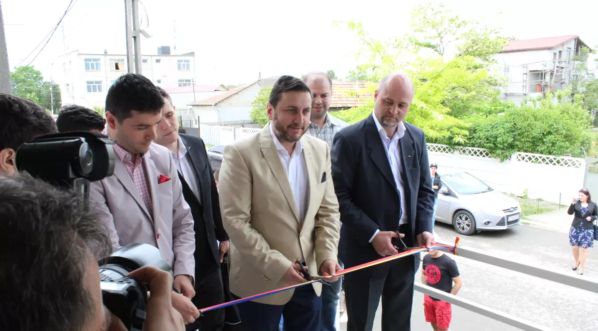 Superkombat : Irimia și luptătorii săi au inaugurat o sală de sport în Ovidiu 