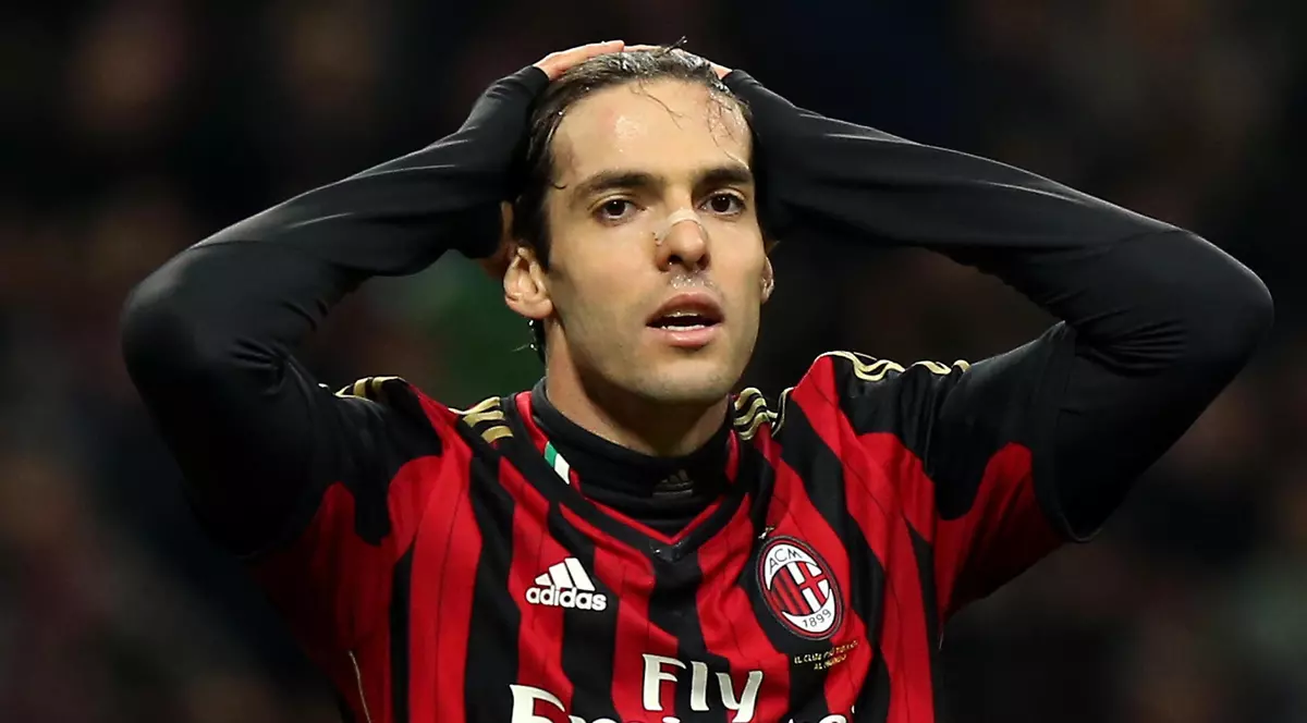 GALERIE FOTO /  Ricardo Kaka îşi lasă nevasta pentru Miss Brazilia 2013!