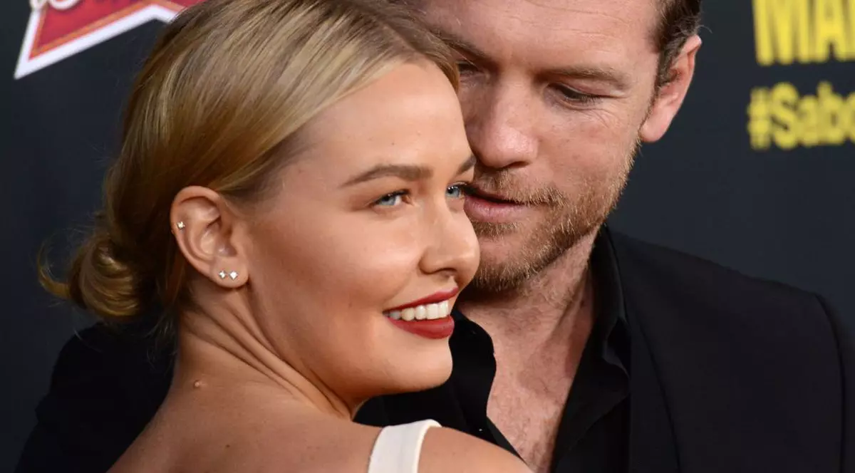 Sam Worthington, starul din Avatar, şi-a pozat iubita goală | FOTO