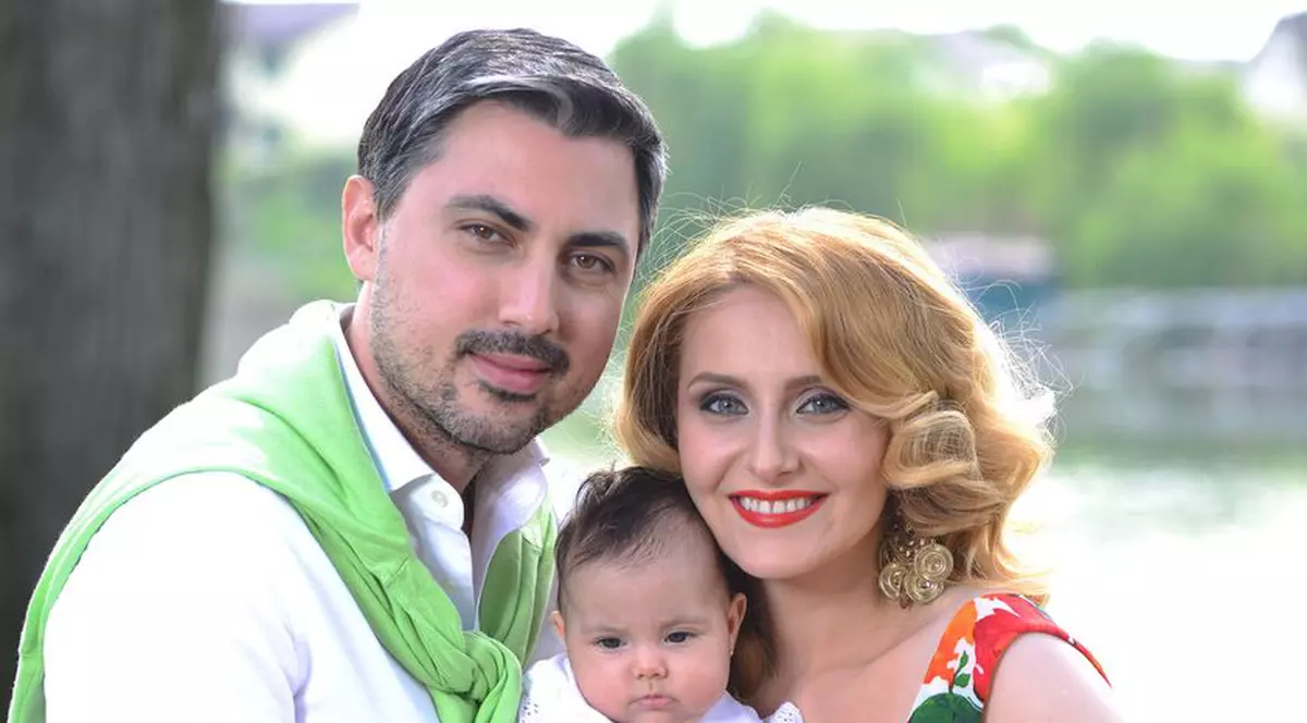 IMAGINEA UIMITOARE care le-a mers la SUFLET FANILOR! Uite ce FACE fetiţa Alinei Sorescu în timpul unei ŞEDINŢE FOTO! 