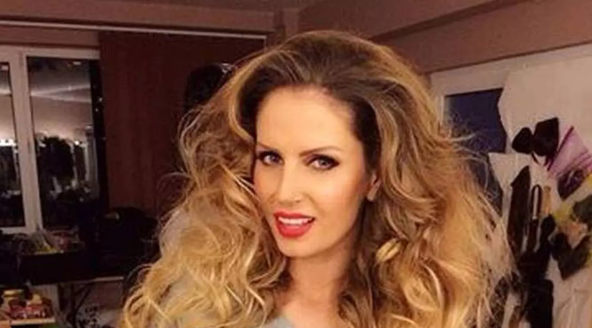 Andreea Bănică, VICTIMA PIRAŢILOR de haine! Vedeta, PĂGUBITĂ de ZECI de MII de EURO