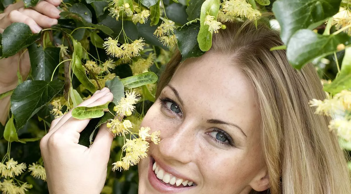 1 MAI-"Ziua Pelinului" sau "Ziua Beţivilor". Vezi TRADIŢII şi SUPERSTIŢII de ARMINDENI