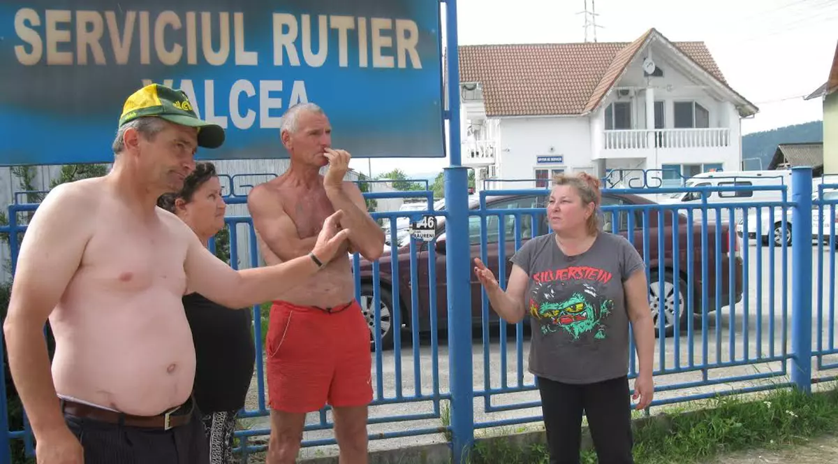 Un tânăr l-a bătut cu bâta în cap pe tatăl fetei de care era îndrăgostit