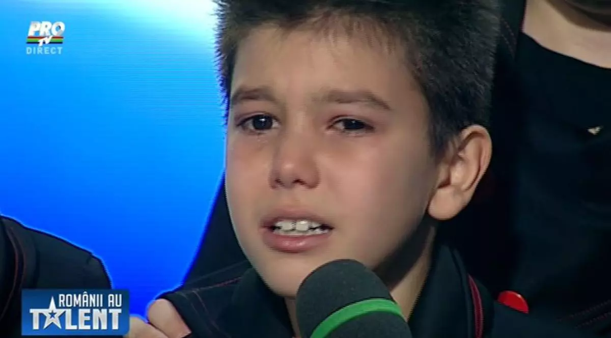 ROMÂNII AU TALENT. PUŞTIUL ăsta a PLÂNS în HOHOTE la "ROMÂNII au TALENT"! Află din ce CAUZĂ!