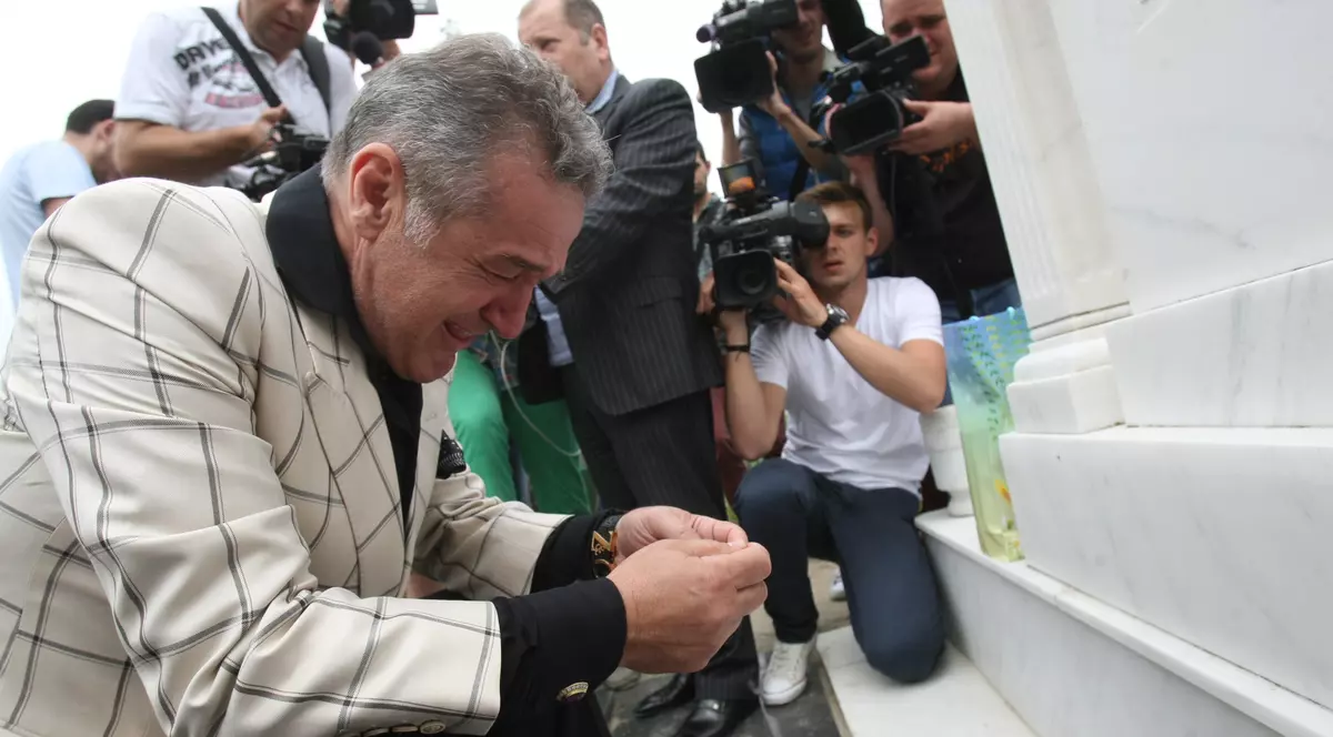 EXCLUSIV / Unul dintre antrenorii doriţi la Steaua negociază cu altă echipă