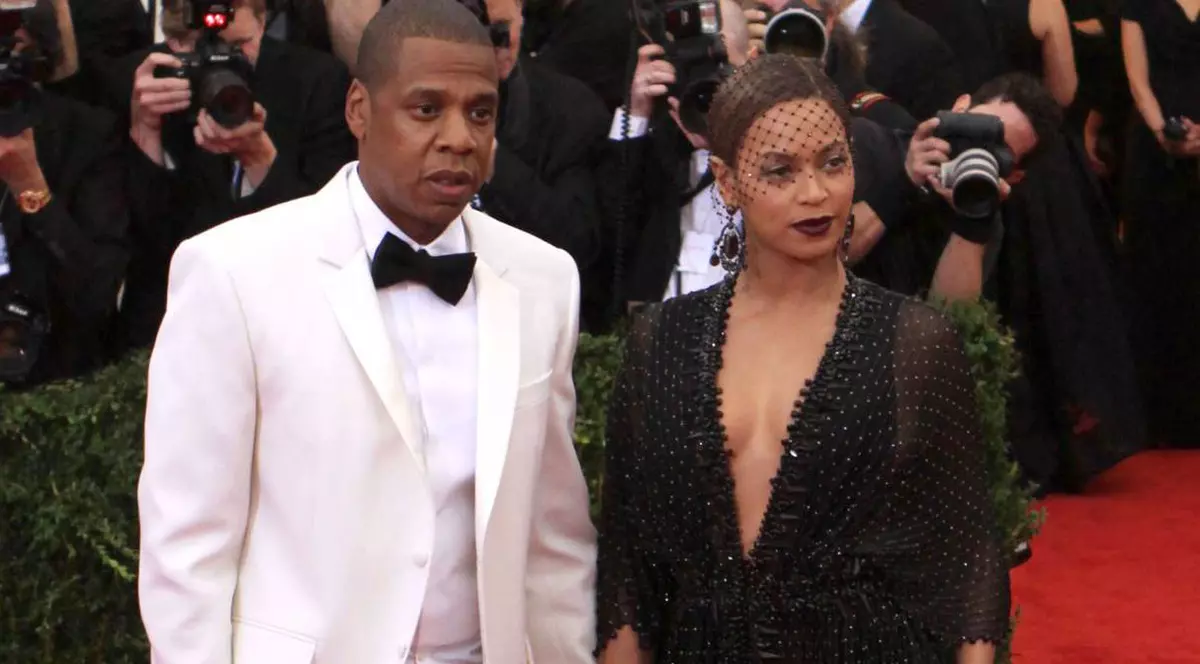 Ce SUMĂ COLOSALĂ cer Beyonce şi Jay-Z pentru a CÂNTA la NUNTA lui Kanye West cu Kim Kardashian