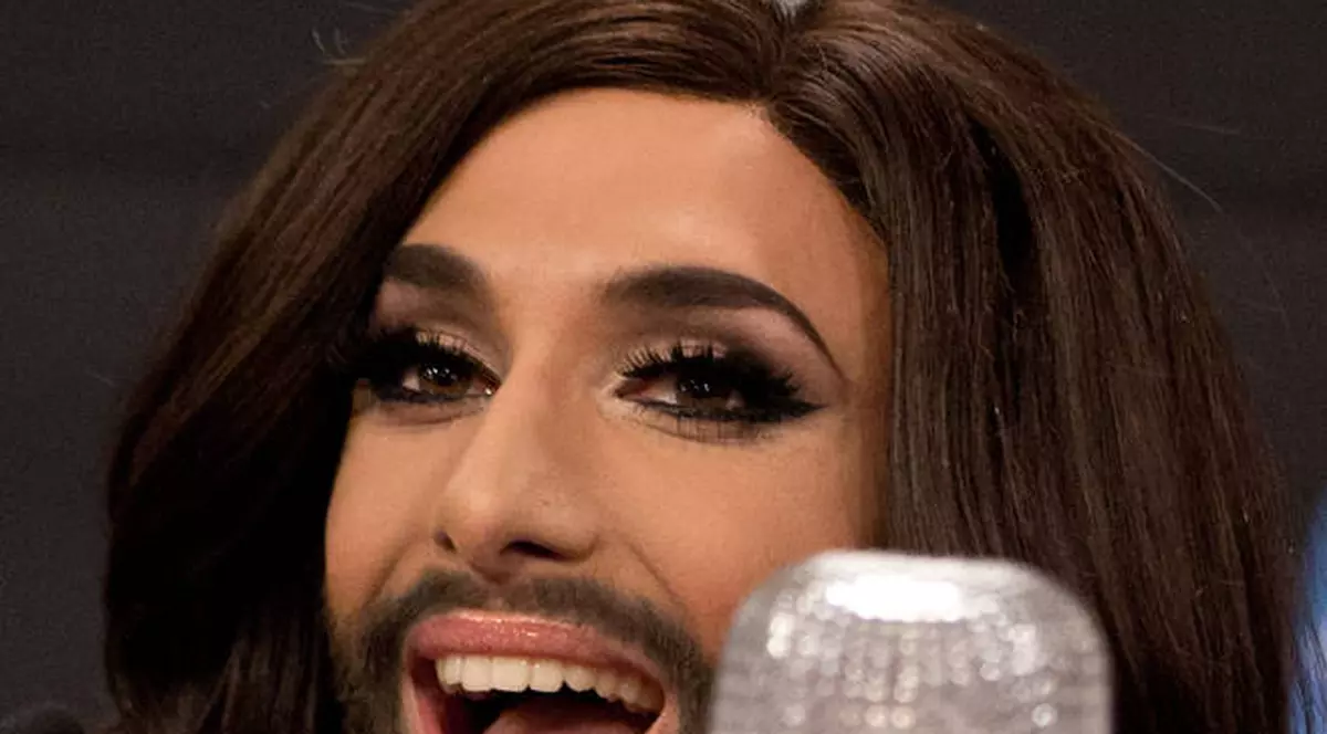 IMAGINI DEMENŢIALE! Uite cum arată CONCHITA WURST în LENJERIE INTIMĂ! FOTO