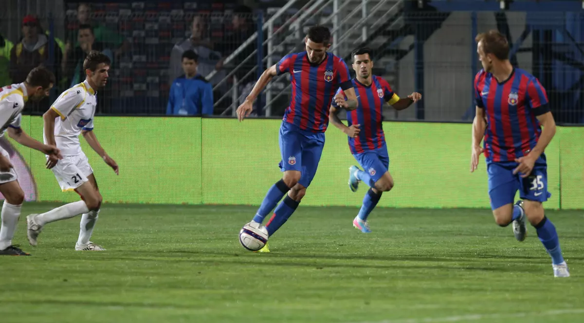 Steaua l-a blocat pe Mihai Costea! Nu mai pleacă în Polonia