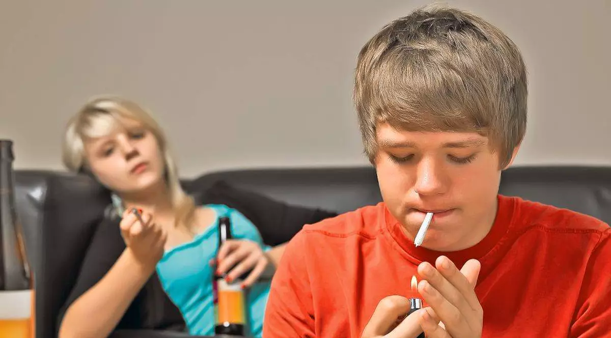 Îngrijorător! Elevii, cei mai mari consumatori de droguri!