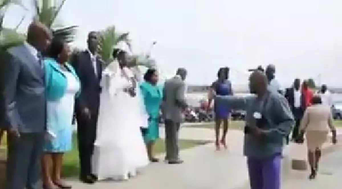 RÂZI CU LACRIMI! Iată HAL DE FOTOGRAF DE NUNŢI | VIDEO