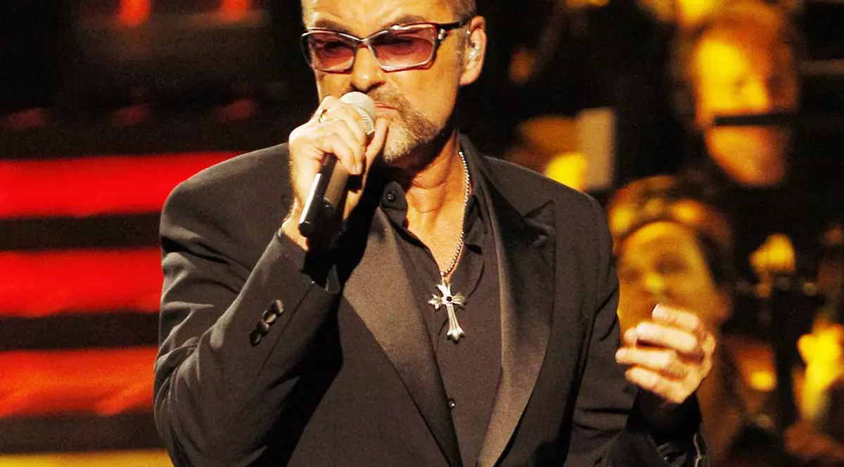 Fanii, extrem de ÎNGRIJORAŢI! George Michael, transportat de URGENŢĂ la SPITAL