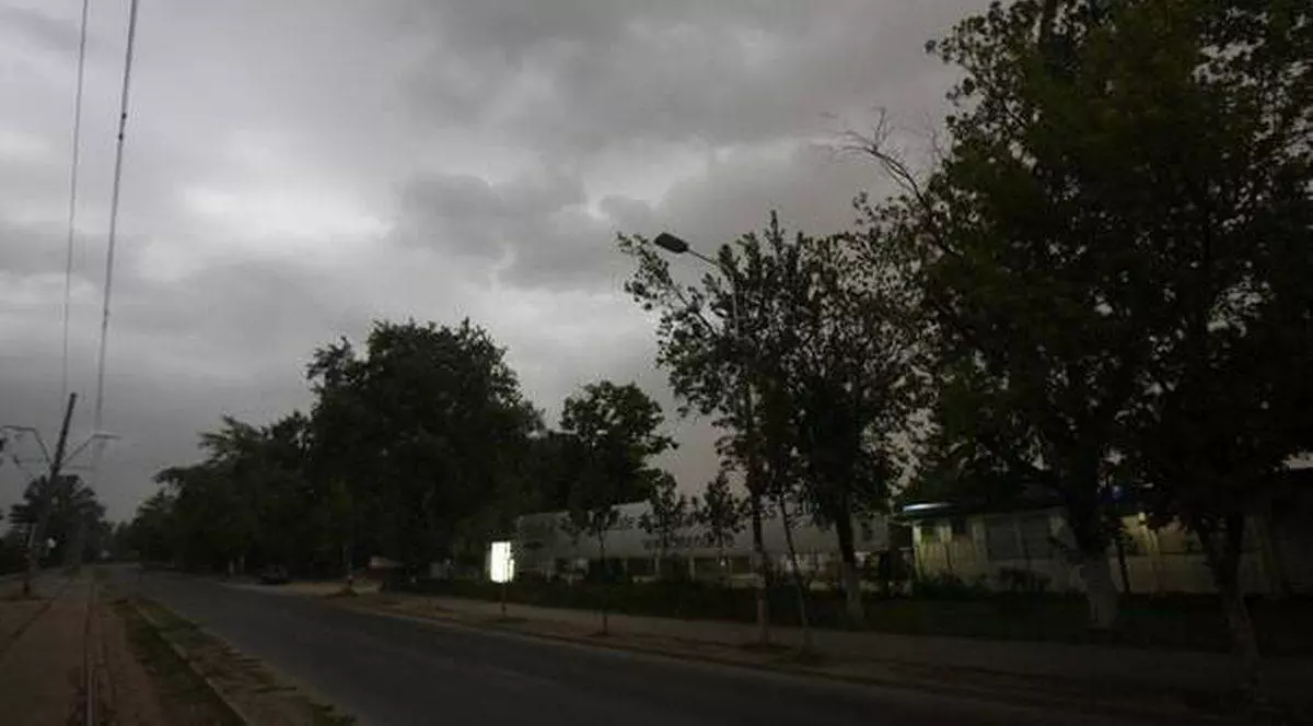 AVERTIZARE nowcasting! COD GALBEN  de GRINDINĂ și AVERSE în 10 județe