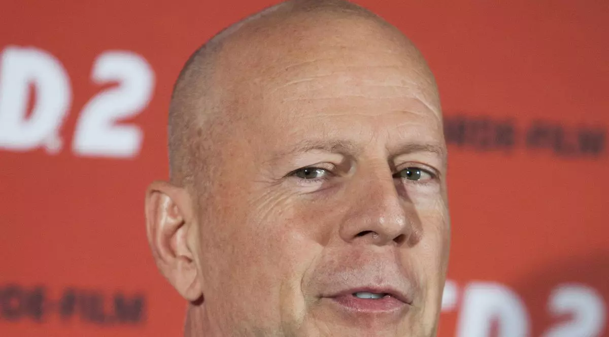 VESTEA care îi va FACE pe FANI să SUSPINE! BRUCE WILLIS vrea SĂ RENUNŢE la ACTORIE!