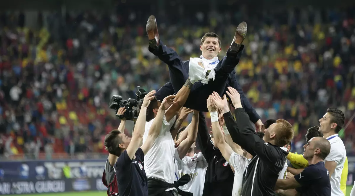 Doar cerul e deasupra lui! 