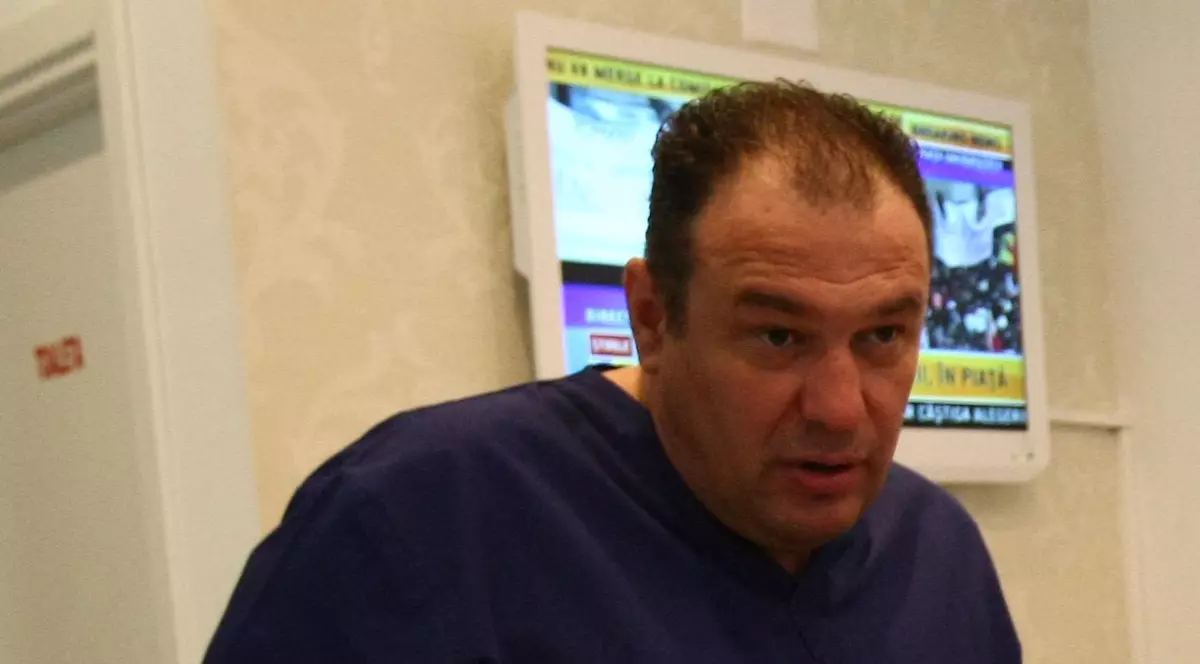 POVESTEA ŞANTAJULUI spusă de medicul Marek Vâlcu. DETALIILE celor 5 OPERAŢII ESTETICE ale Oanei Zăvoranu