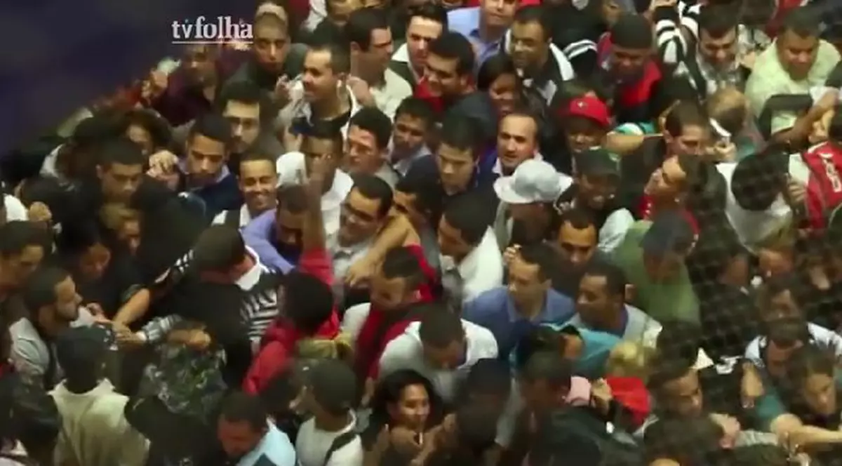 MAI RĂU CA-N CHINA! Înghesuială maximă la METROU în SAO PAULO. N-ai loc S-ARUNCI UN AC! VIDEO